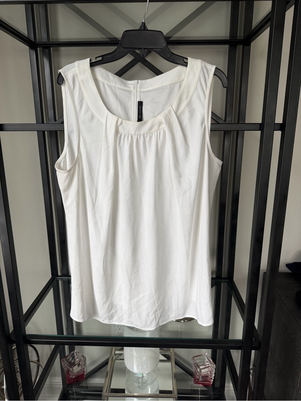 St. John White Sleeveless Scoop-Neck Blouse Top
